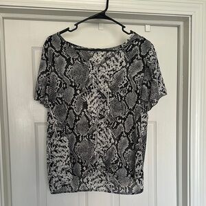 Stylish Black and Gray Snake Print Women's Top